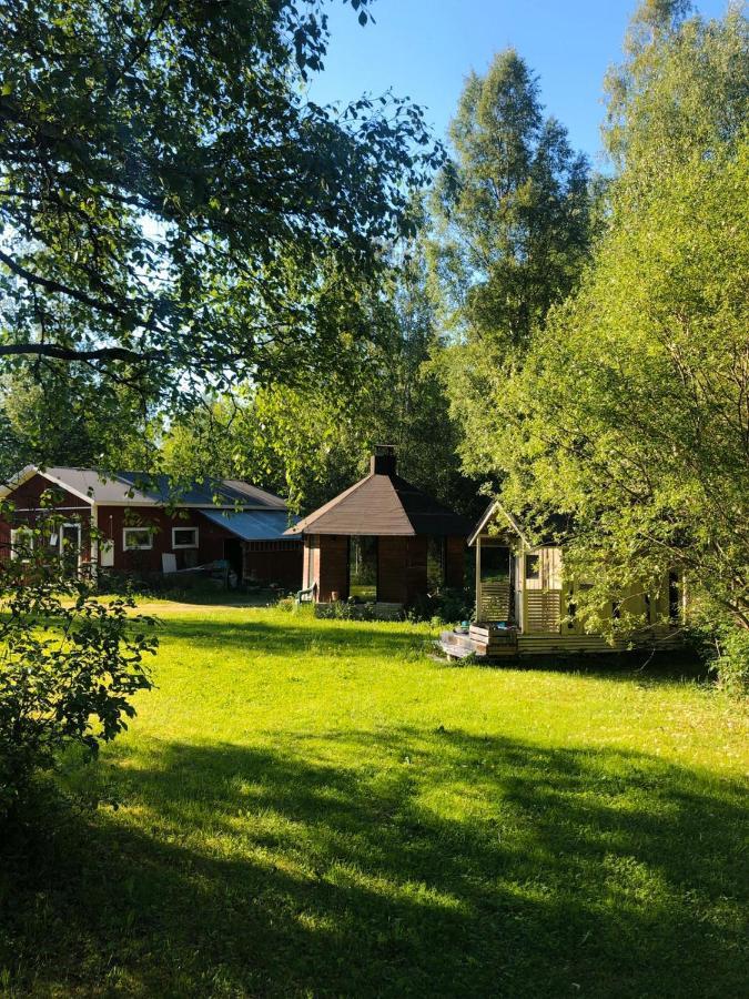 Pihlajamaeen Lomamoekit Vanhakyla Kültér fotó